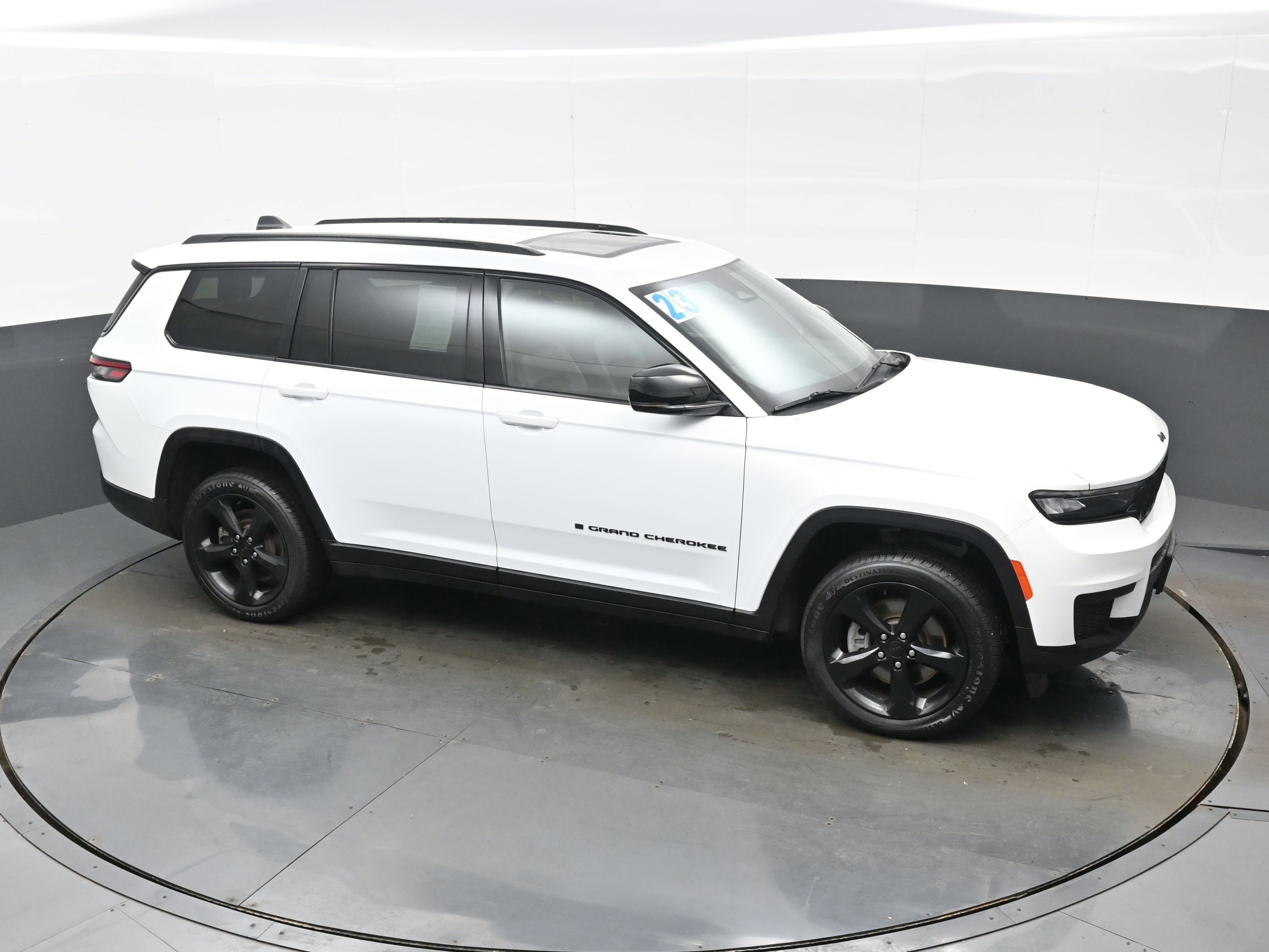 Used 2023 Jeep Grand Cherokee L Laredo image 39