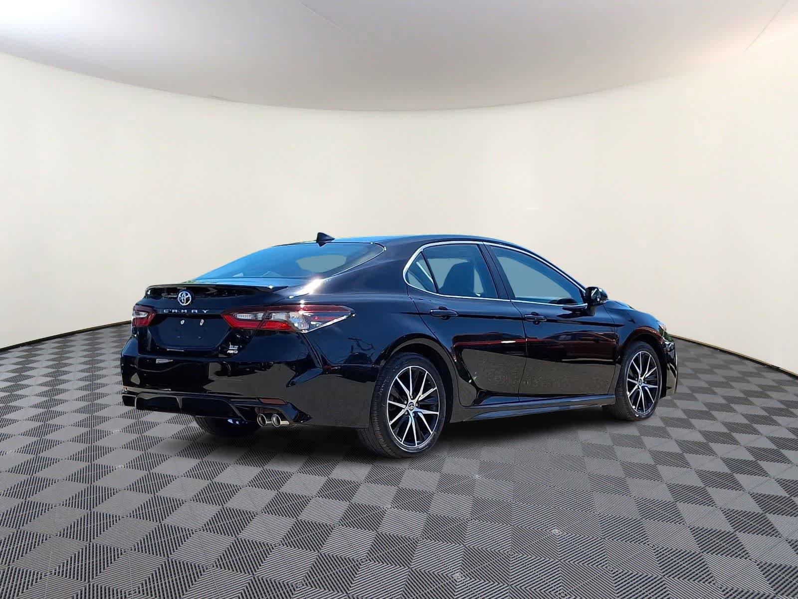 Used 2024 Toyota Camry SE w/ Cold Weather Package AWD/4WD image 6