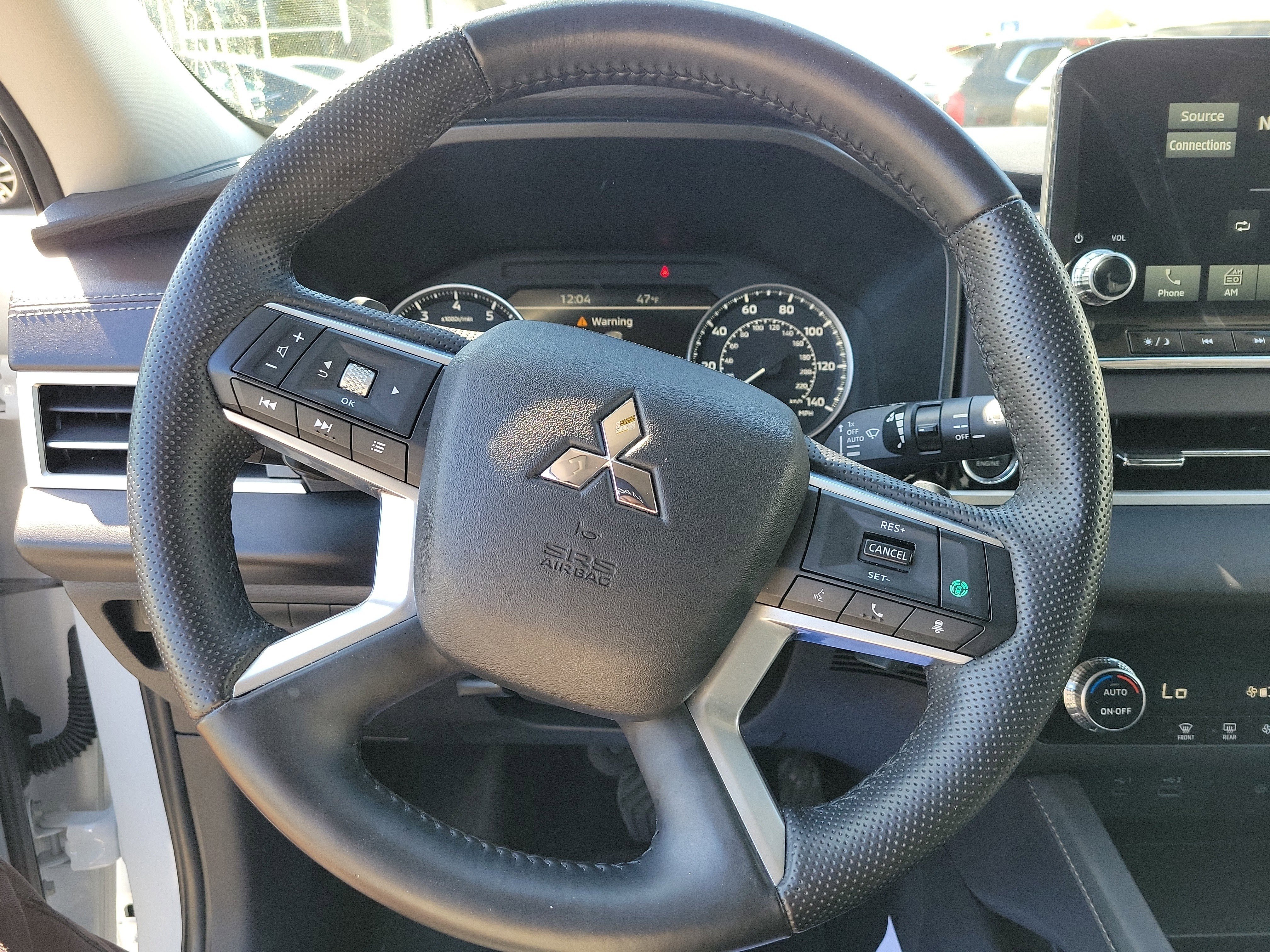 Used 2024 Mitsubishi Outlander SE Black Edition image 23