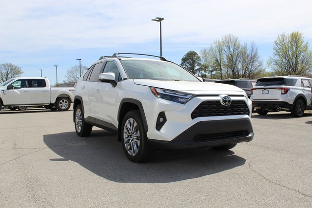 Used 2023 Toyota RAV4 XLE Premium FWD image 7