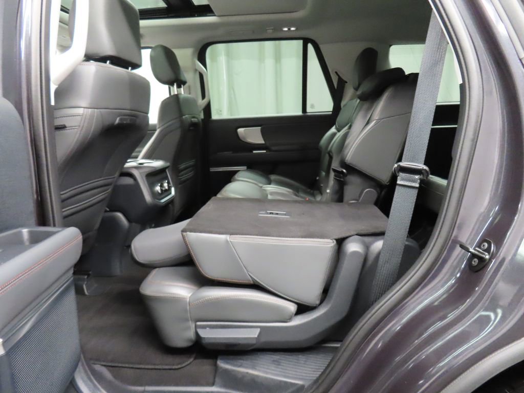 Used 2025 Ford Expedition Active image 59