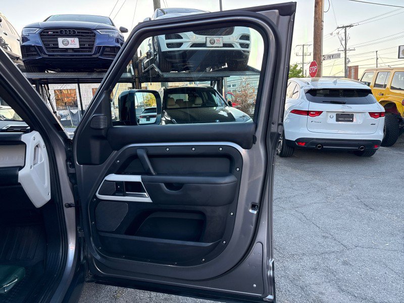 Used 2020 Land Rover Defender 110 HSE image 90
