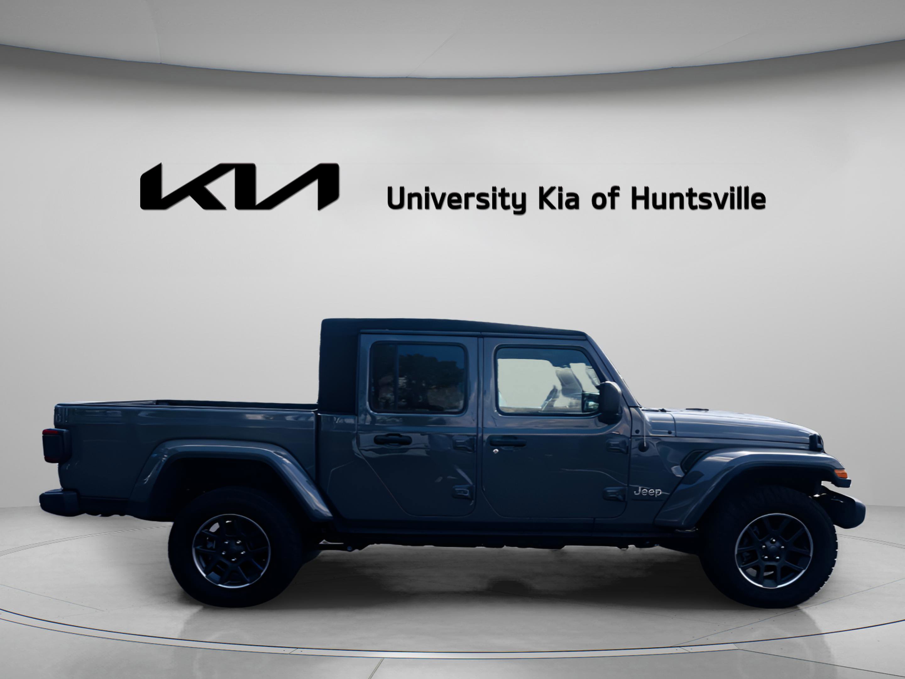 Used 2020 Jeep Gladiator Overland w/ Dual Top Group image 8