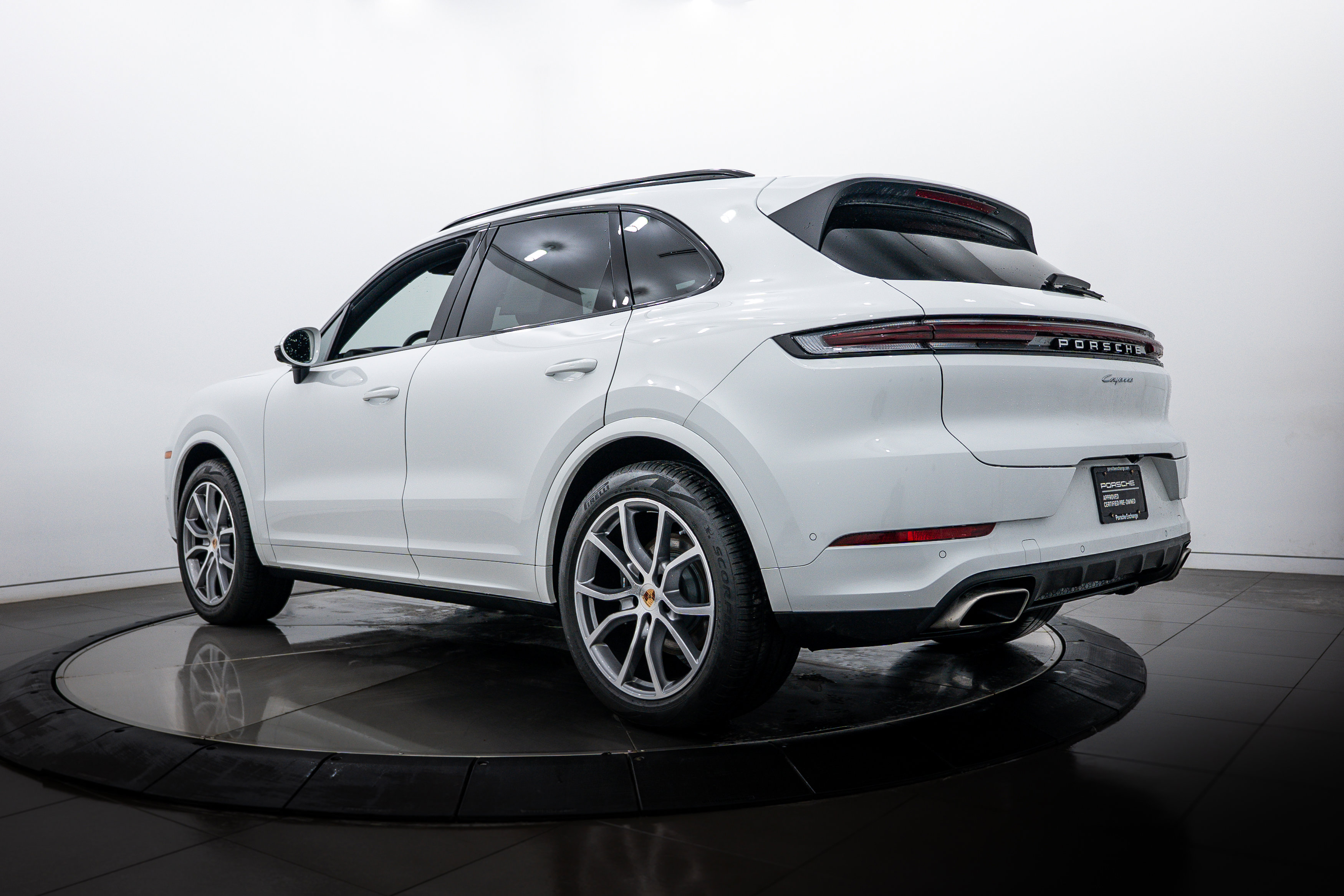 Certified 2025 Porsche Cayenne AWD/4WD image 3