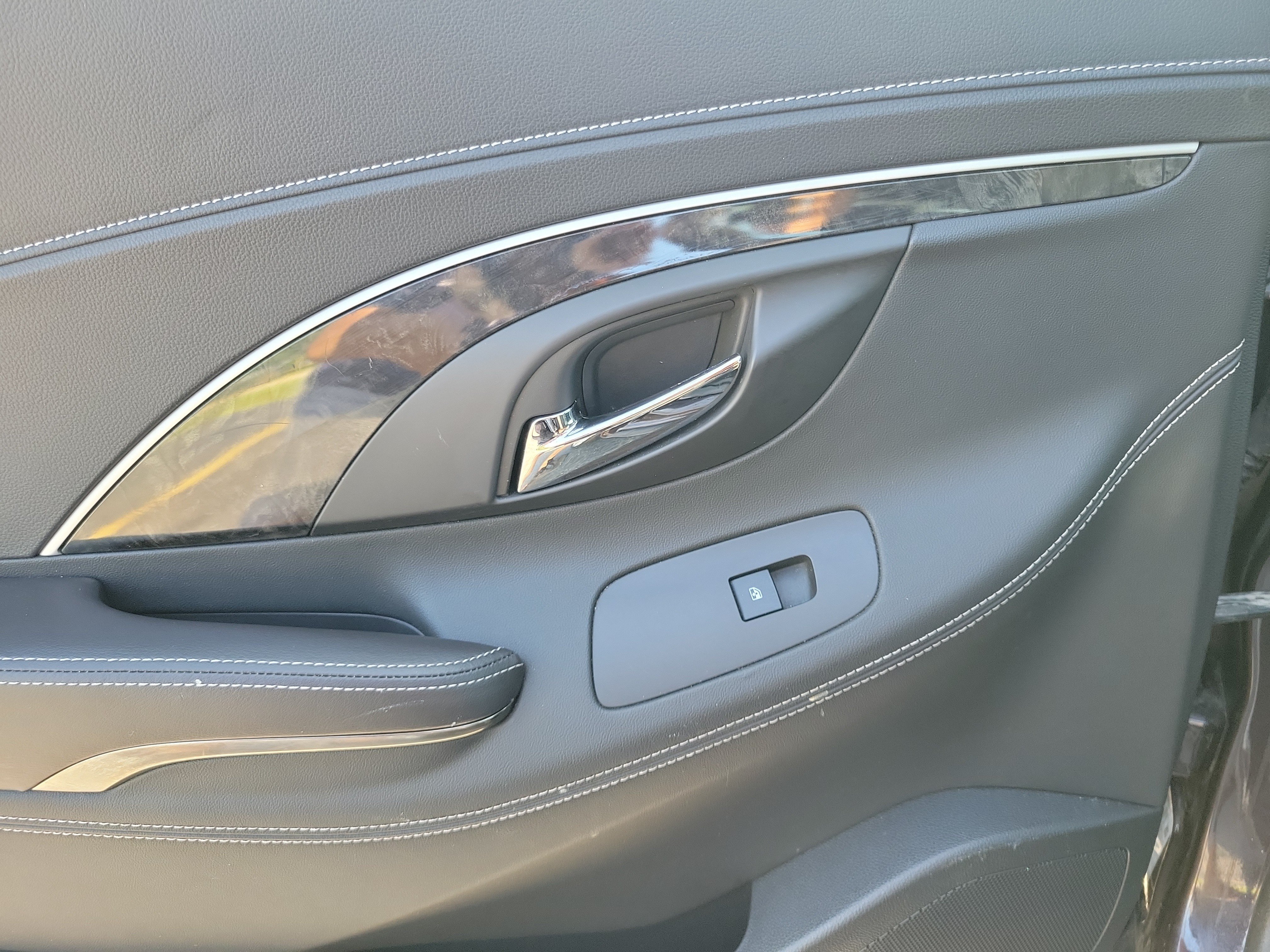 Used 2014 Buick LaCrosse Leather w/ Driver Confidence Package FWD image 12