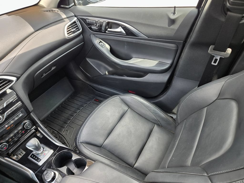 Used 2018 INFINITI QX30 Premium w/ Navigation Package AWD/4WD image 18