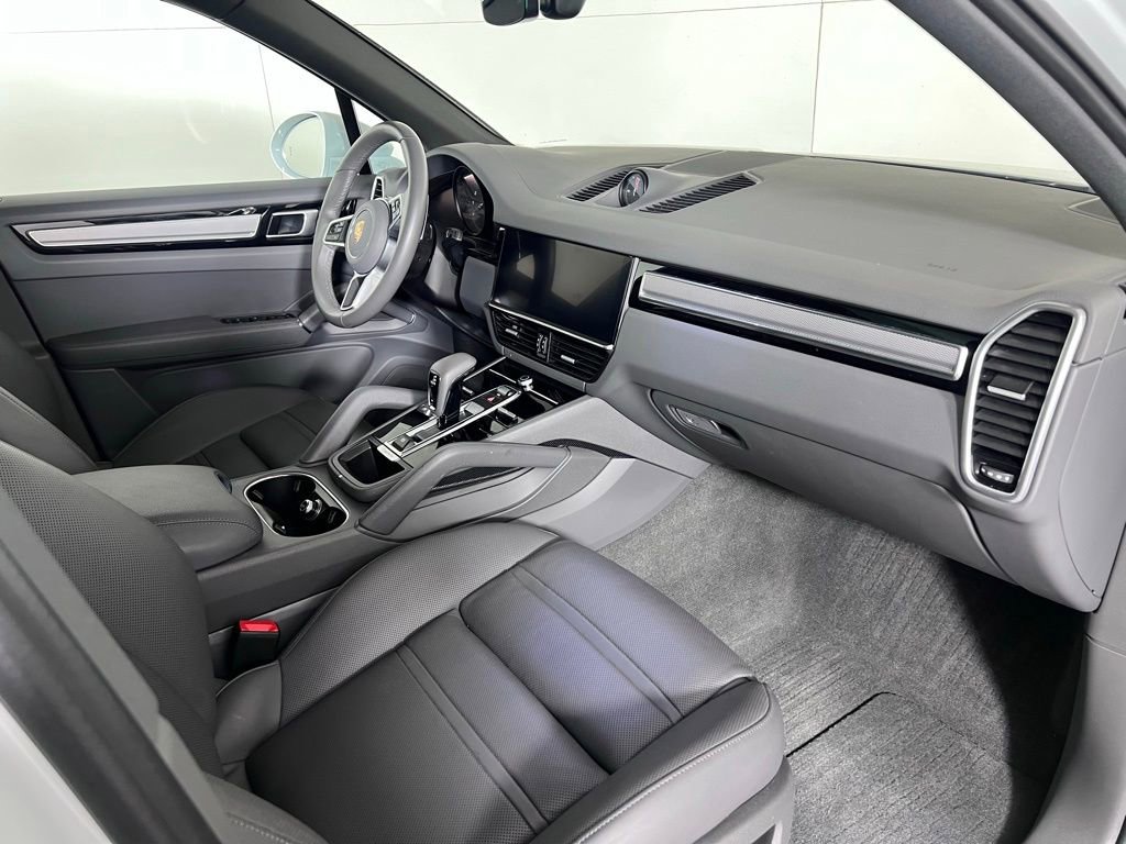 Certified 2023 Porsche Cayenne Platinum Edition AWD/4WD image 19