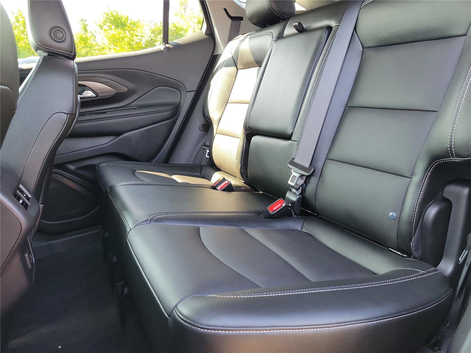 Used 2024 GMC Terrain SLT AWD/4WD image 14