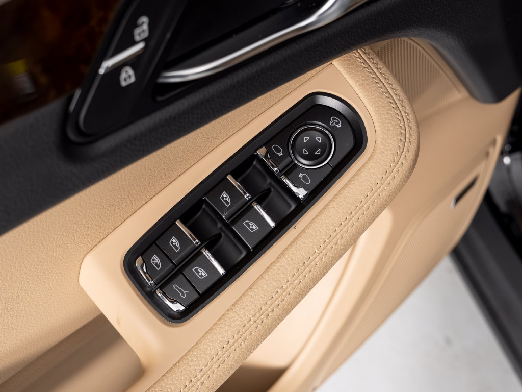 Certified 2026 Porsche Macan AWD/4WD image 23