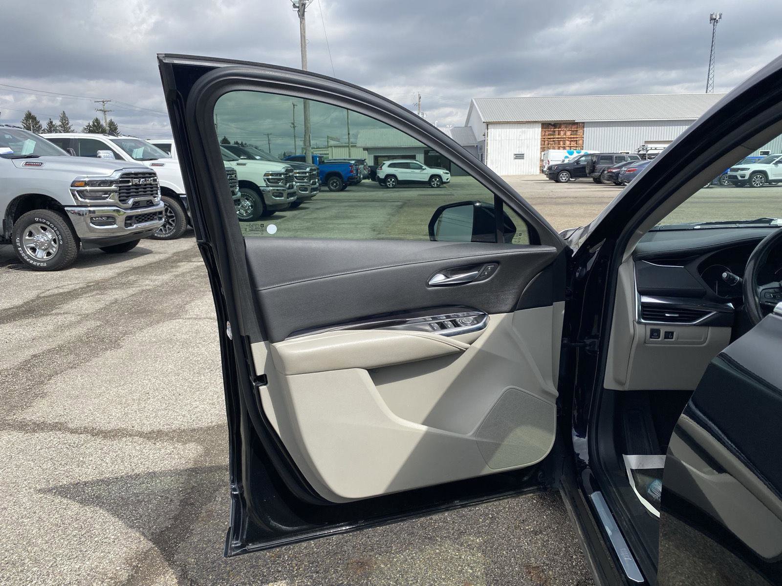 Used 2019 Cadillac XT4 Luxury w/ Cold Weather Package image 11