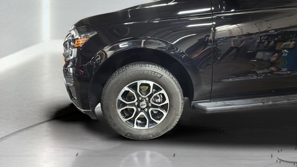 Used 2023 Ford Expedition XLT image 16