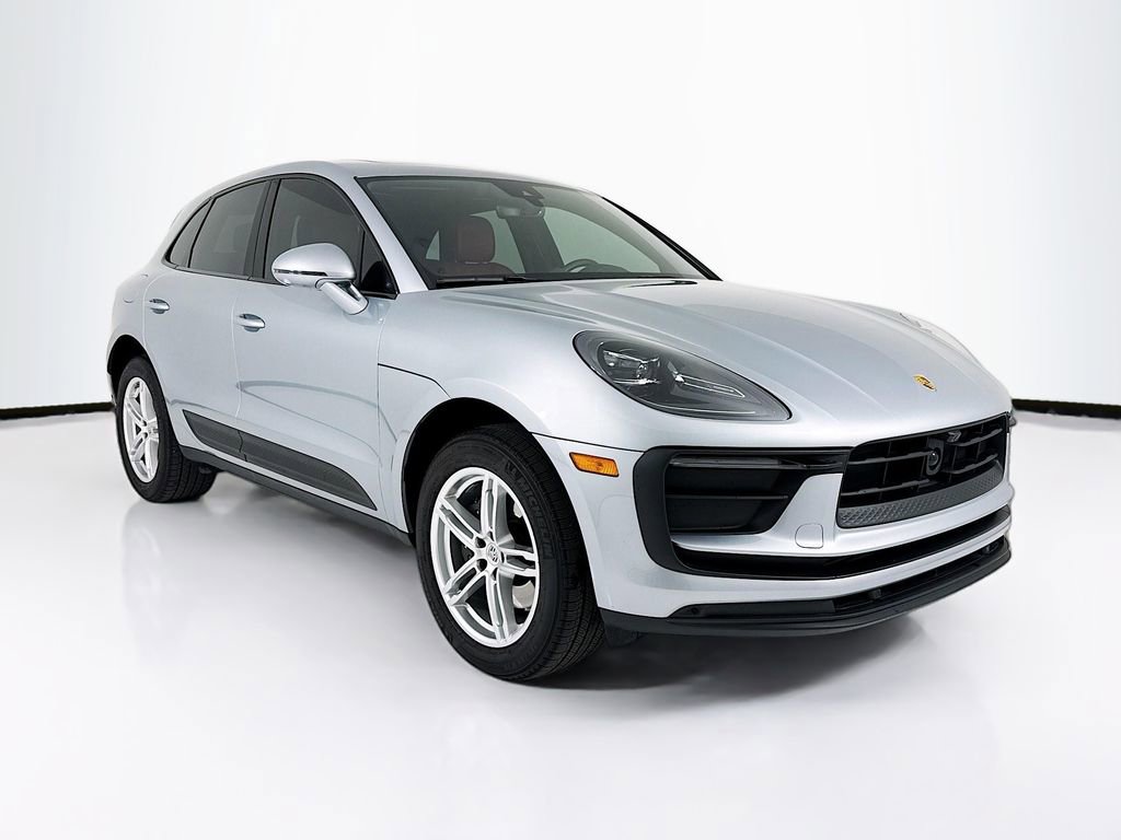 Certified 2025 Porsche Macan image 7