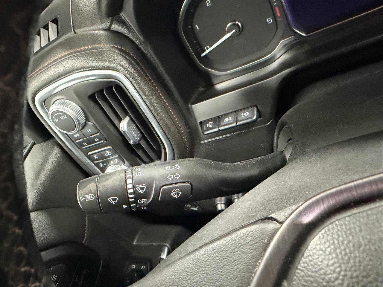 Used 2020 GMC Sierra 3500 AT4 w/ AT4 Premium Package AWD/4WD image 29