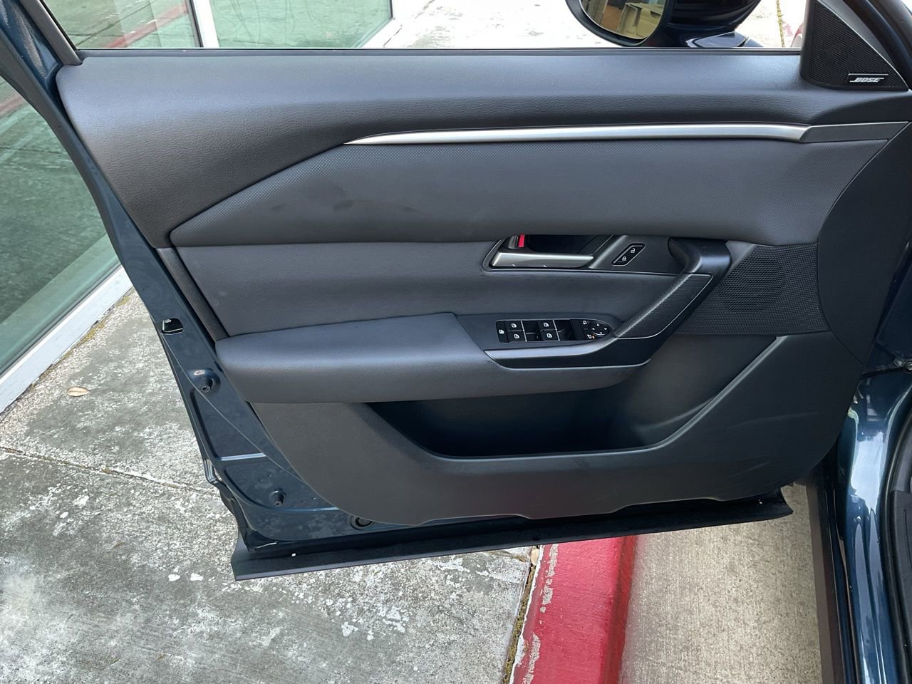 Used 2025 MAZDA CX-50 AWD 2.5 S w/ Premium Package image 12