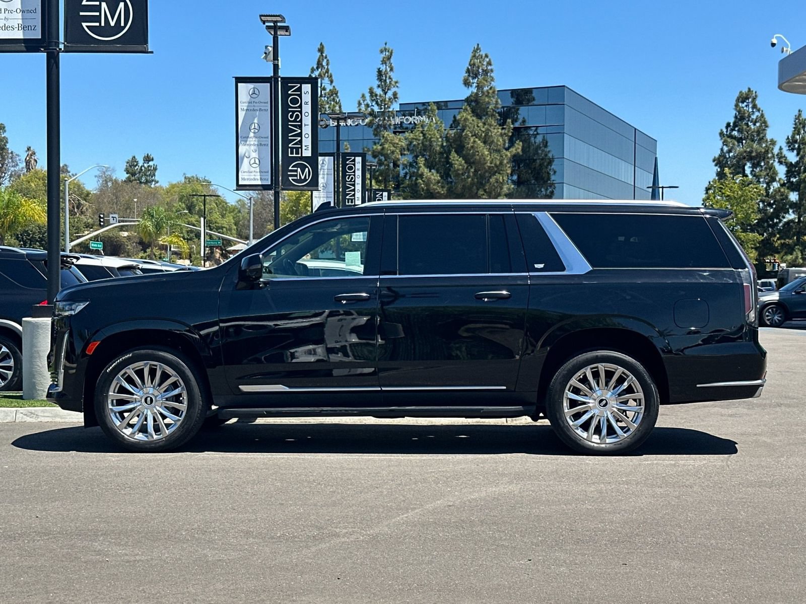 Used 2023 Cadillac Escalade ESV Premium Luxury RWD image 6