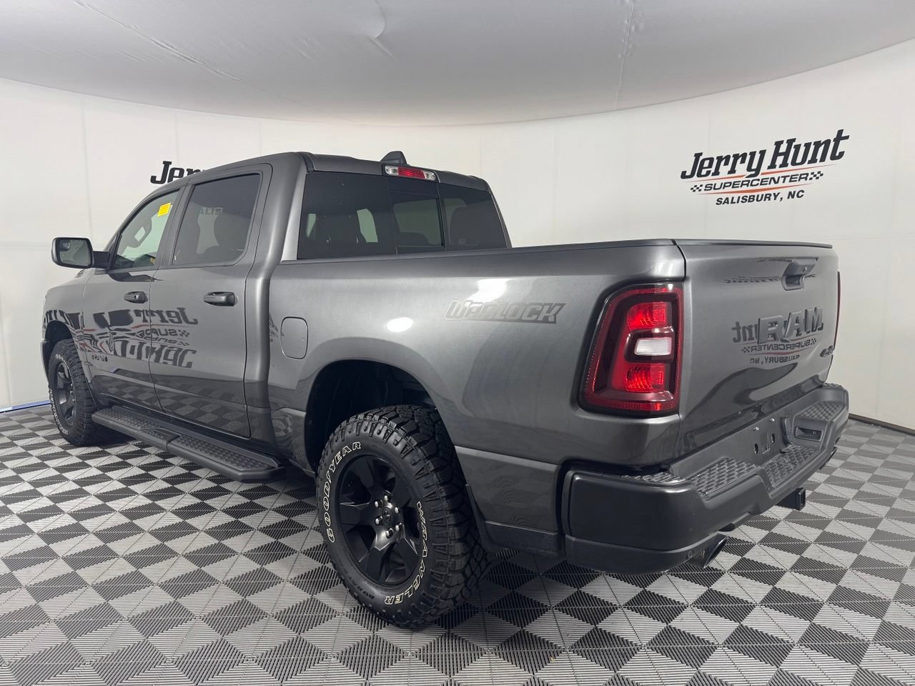 Used 2025 RAM 1500 Warlock AWD/4WD image 9