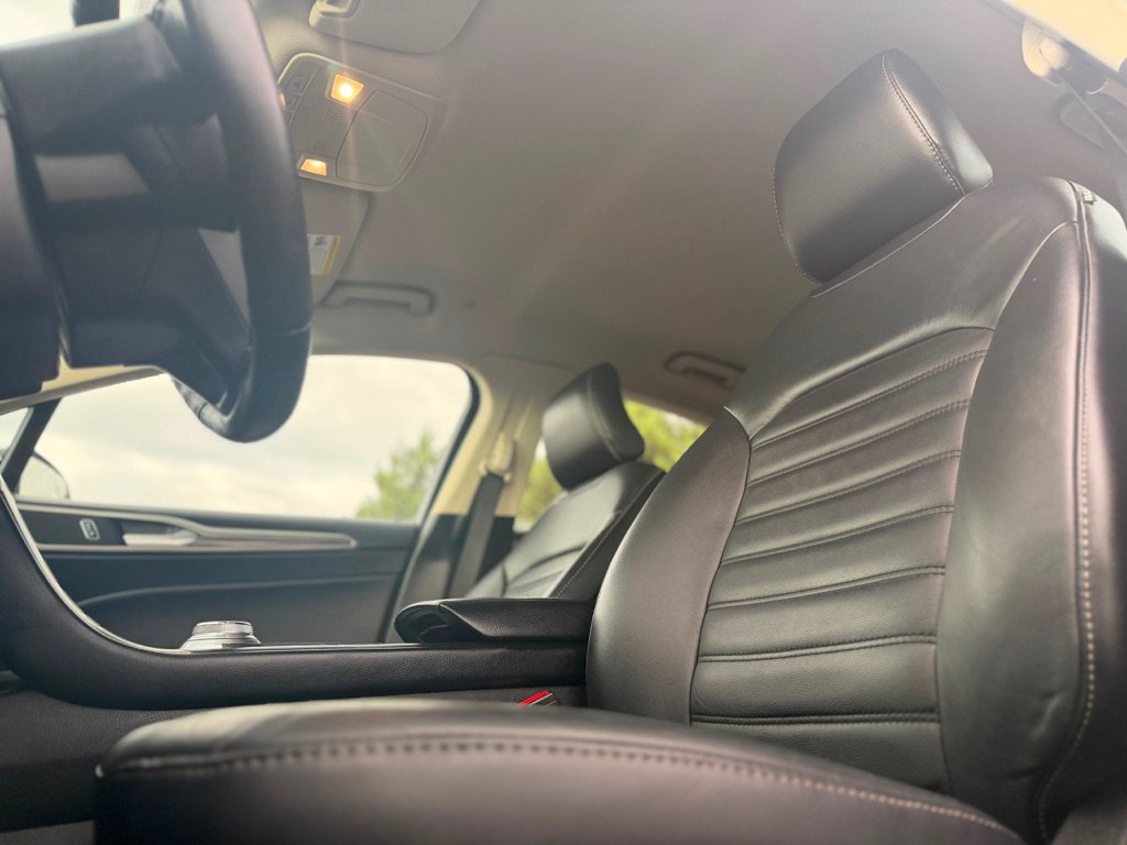 Used 2018 Ford Fusion Energi SE FWD image 12