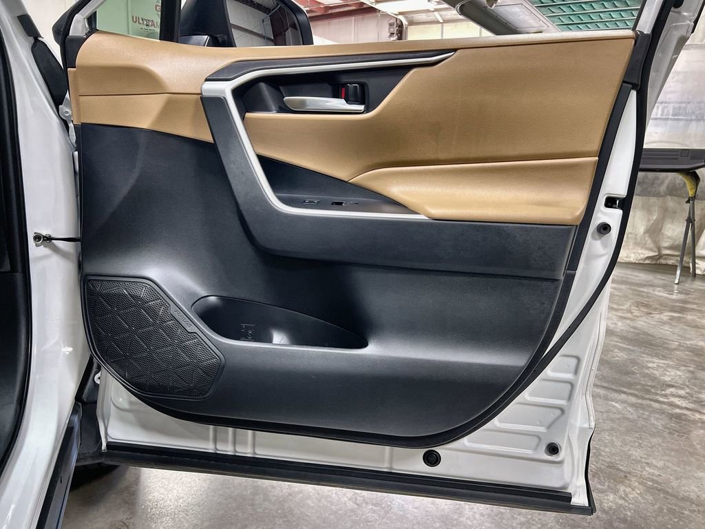 Used 2024 Toyota RAV4 XLE Premium image 32