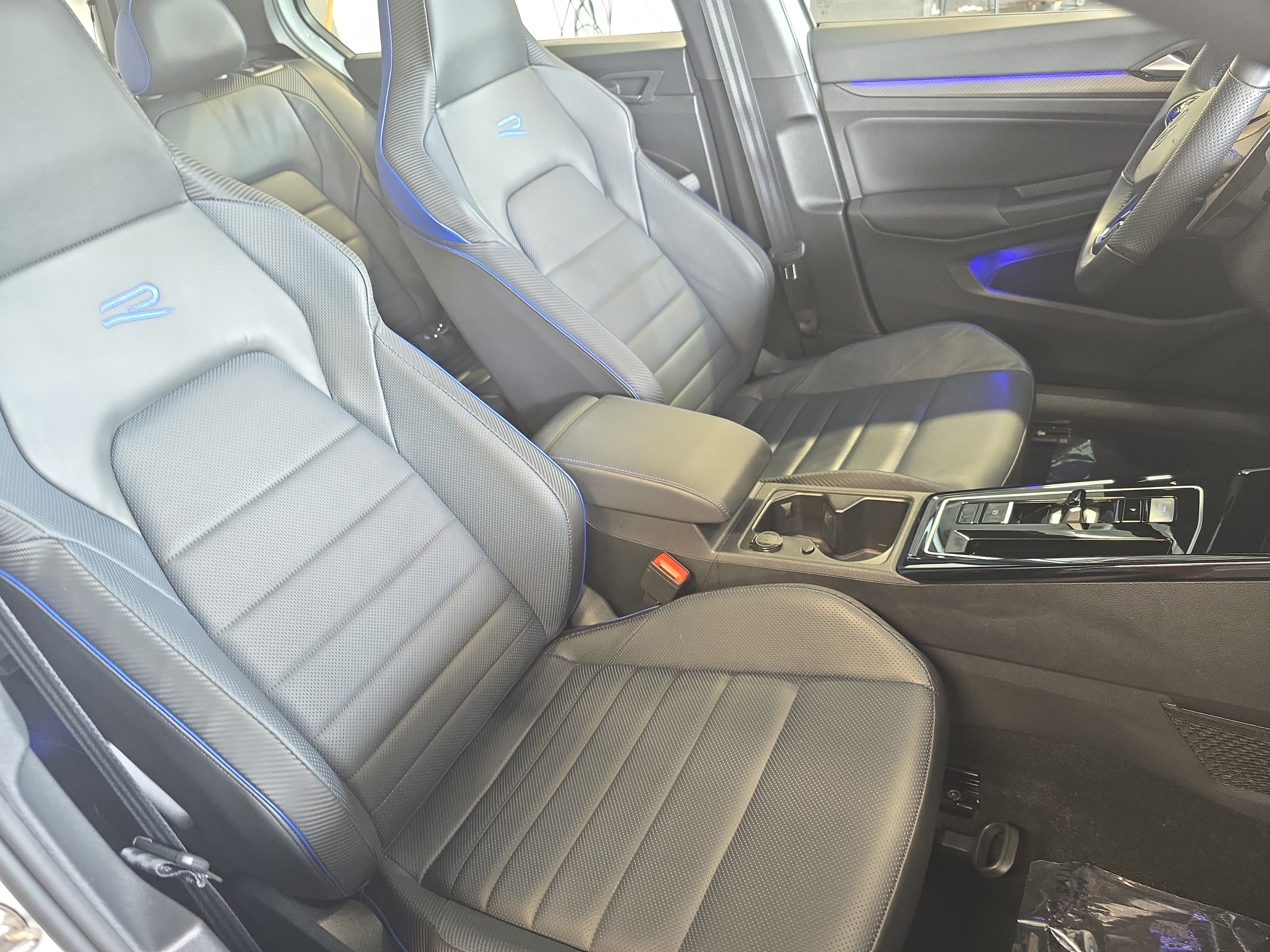 Used 2024 Volkswagen Golf R AWD/4WD image 10