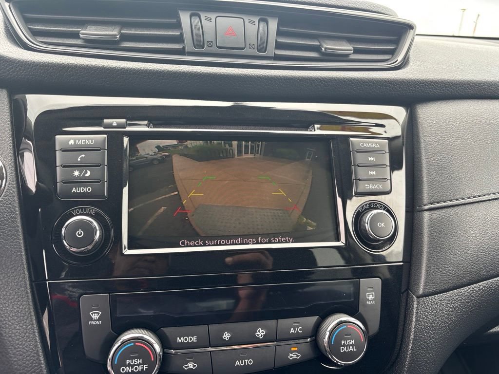 Used 2019 Nissan Rogue SV AWD/4WD image 18