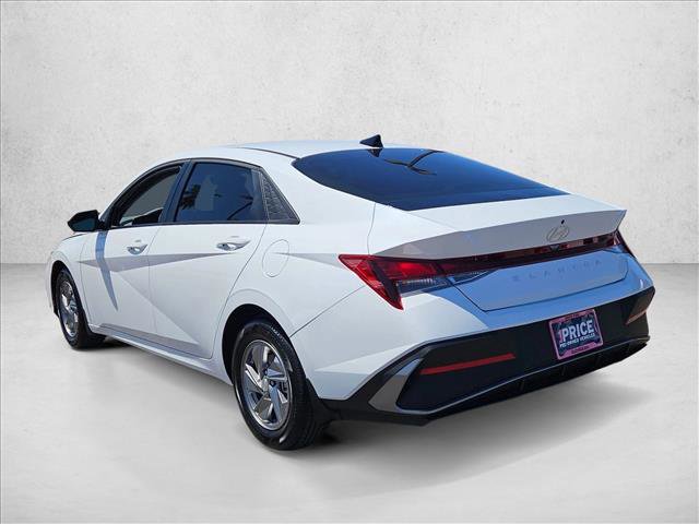 Used 2025 Hyundai Elantra SE FWD image 7