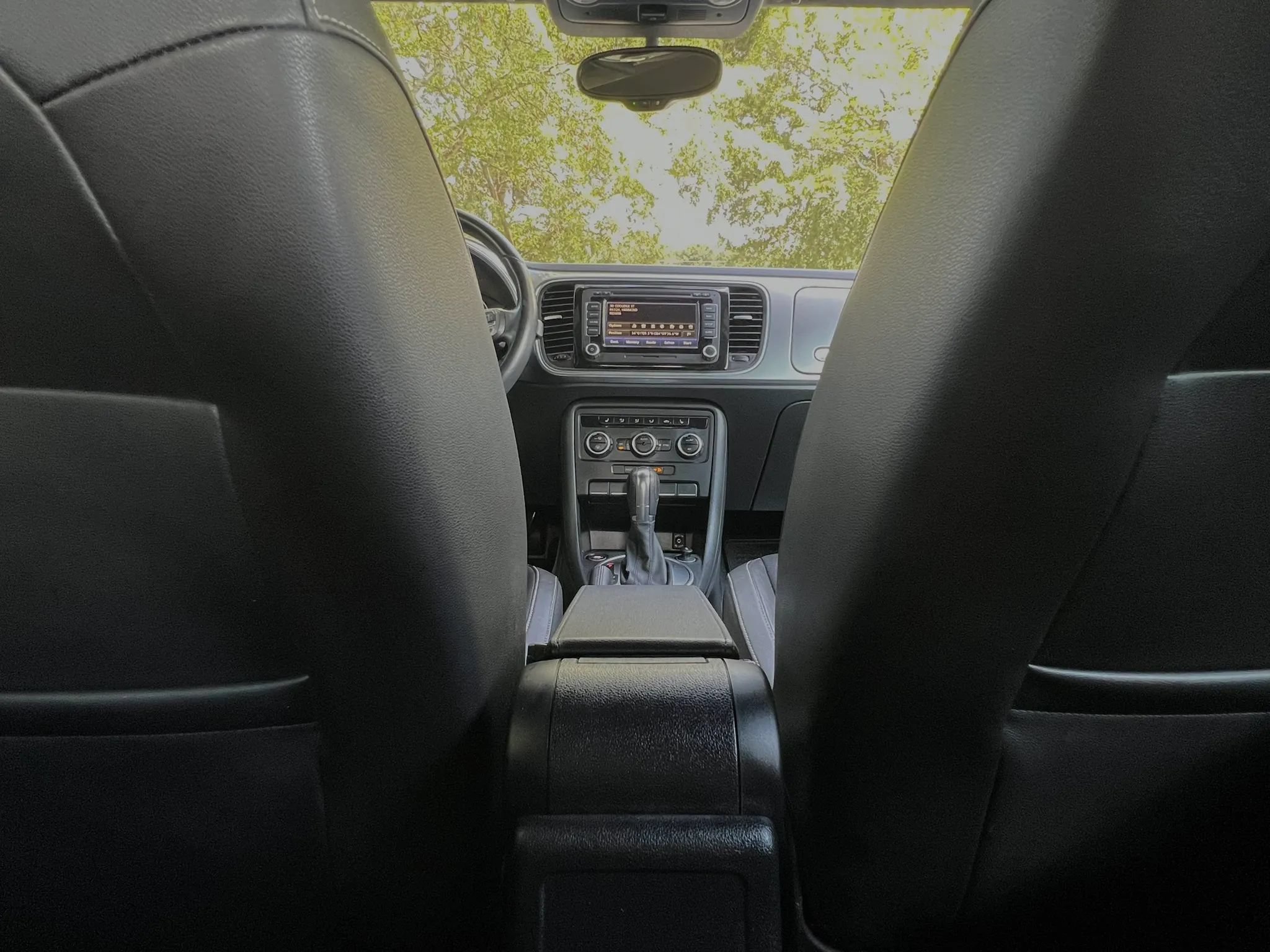 Used 2014 Volkswagen Beetle TDI FWD image 29