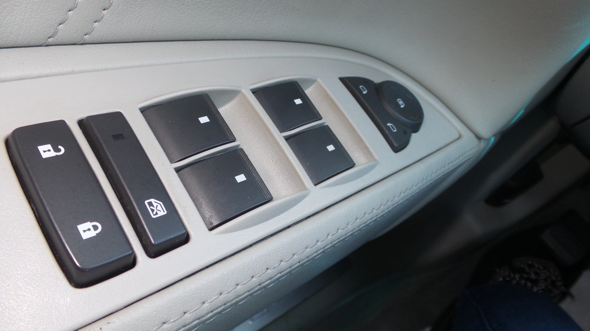 Used 2008 Buick Lucerne CX w/ Driver Confidence Package FWD image 47