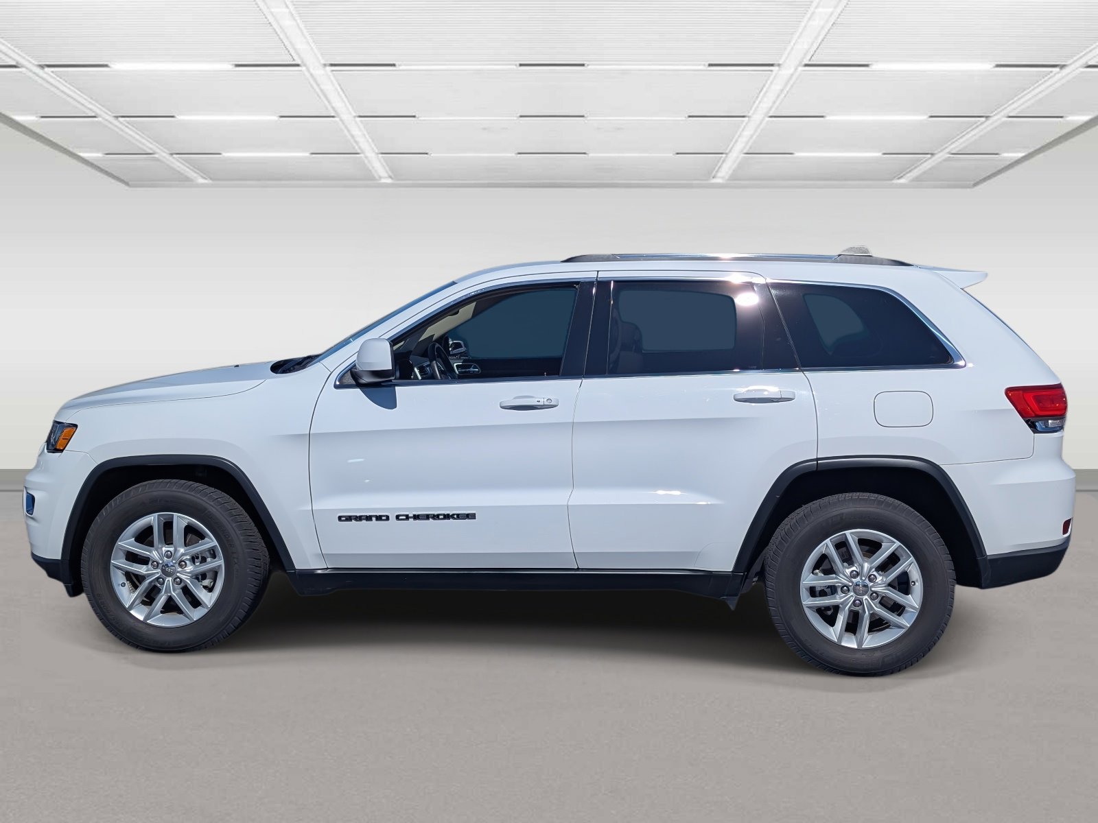 Used 2017 Jeep Grand Cherokee Laredo w/ Quick Order Package 2BE image 2