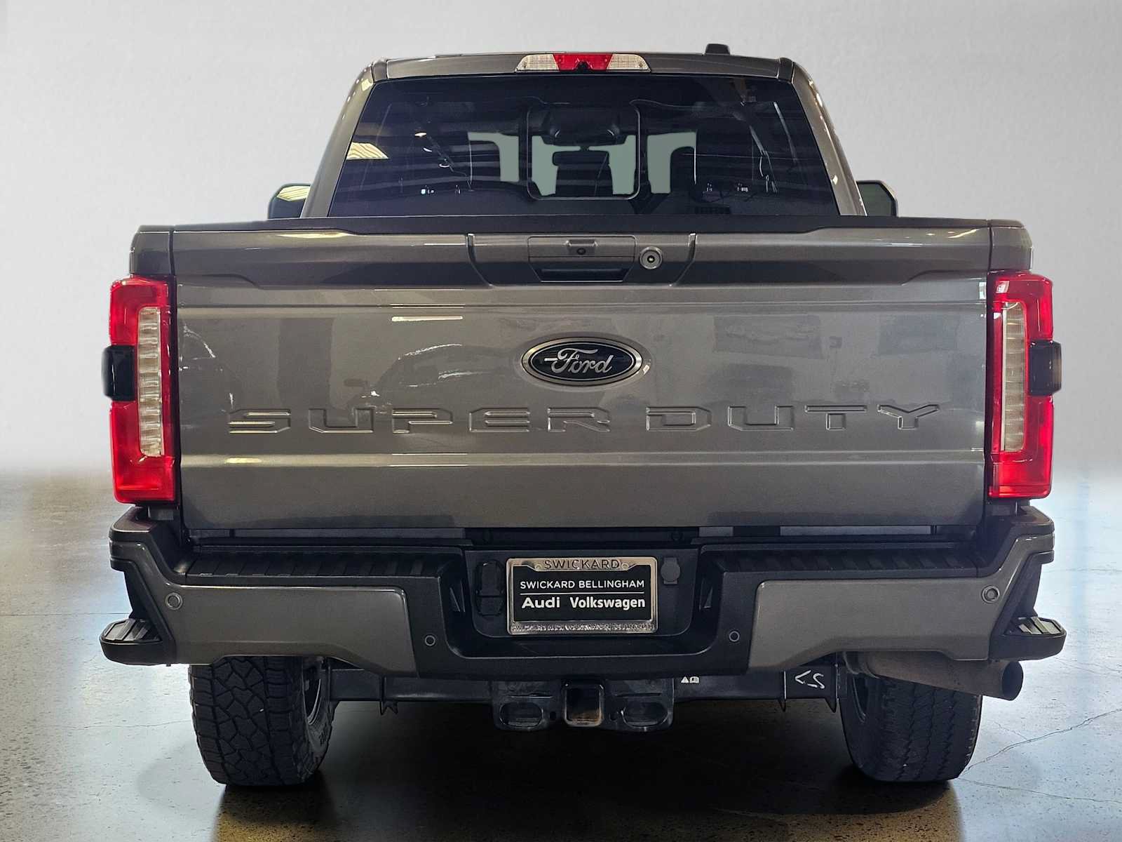 Used 2024 Ford F250 Lariat w/ Black Appearance Package AWD/4WD image 4