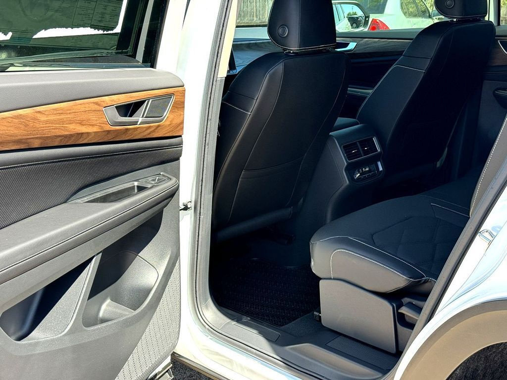 New 2026 Volkswagen Atlas SE FWD image 17