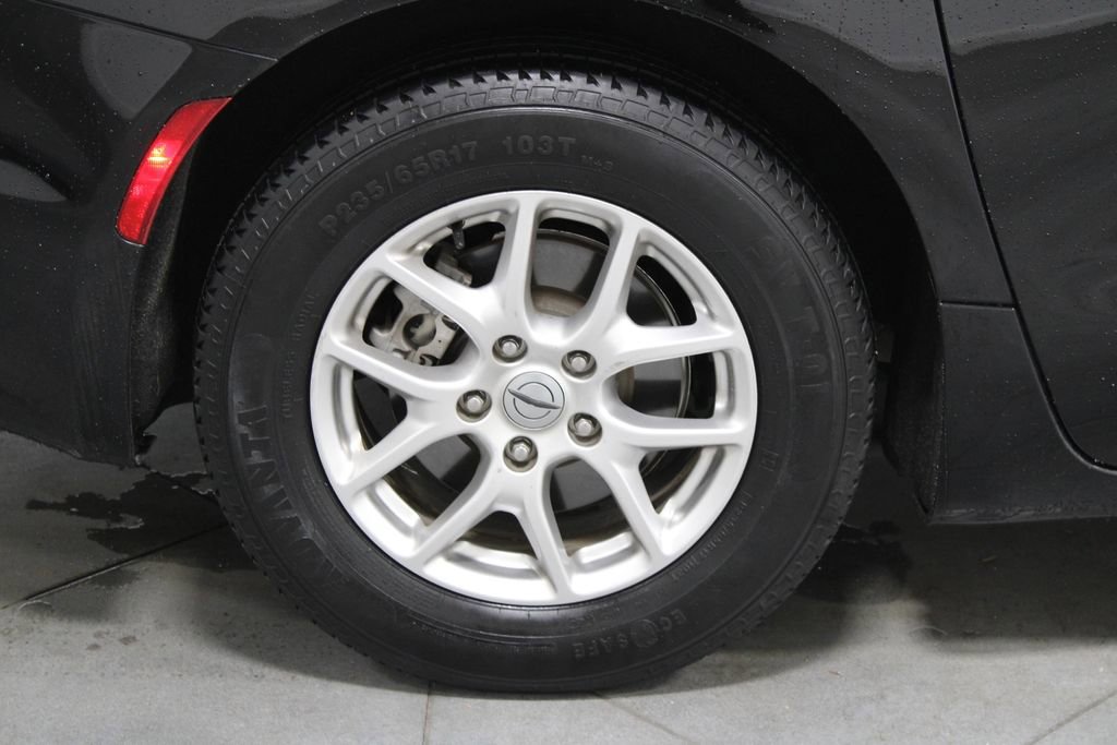 Used 2024 Chrysler Pacifica Touring-L image 13