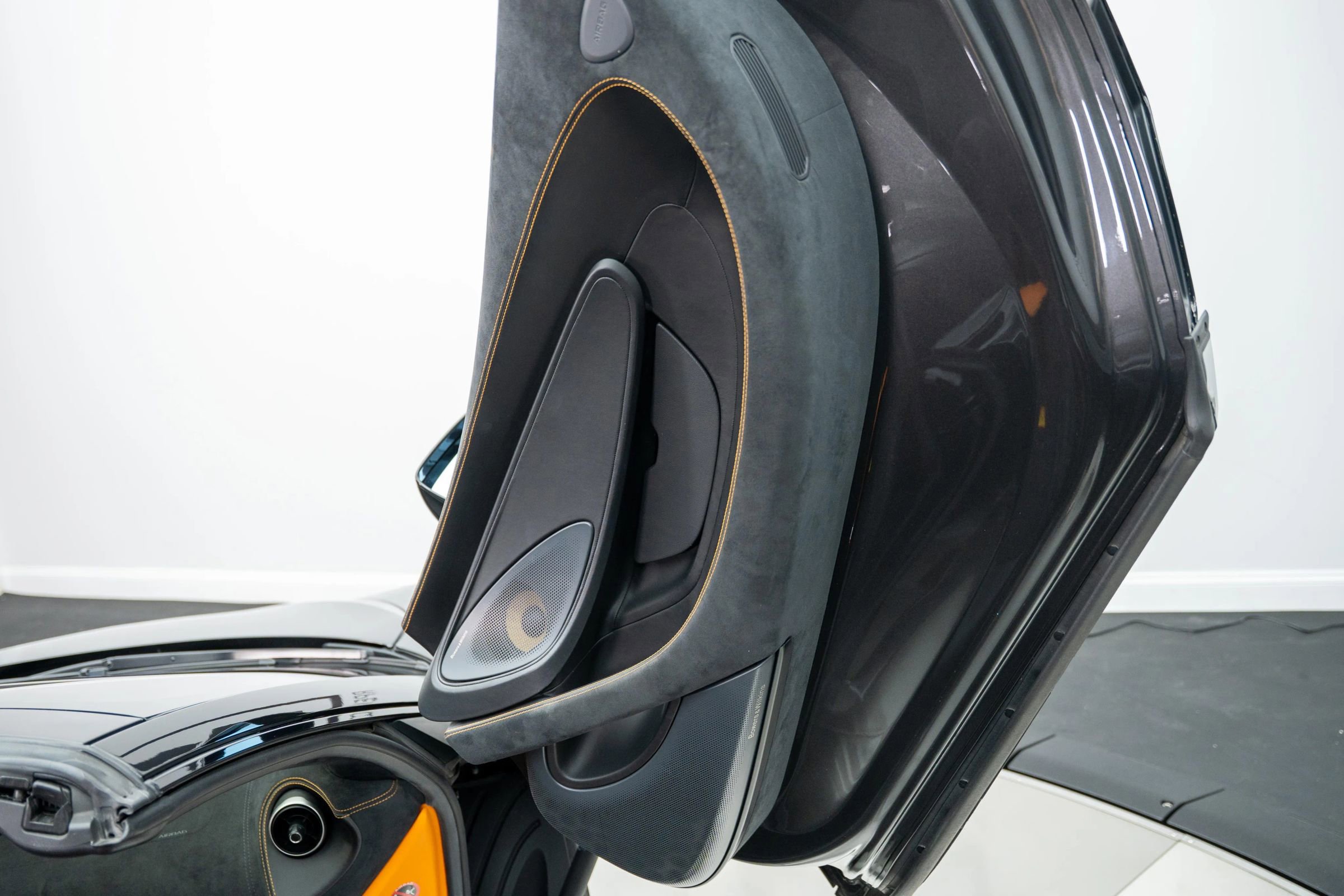 Used 2019 McLaren 570S Spider image 31