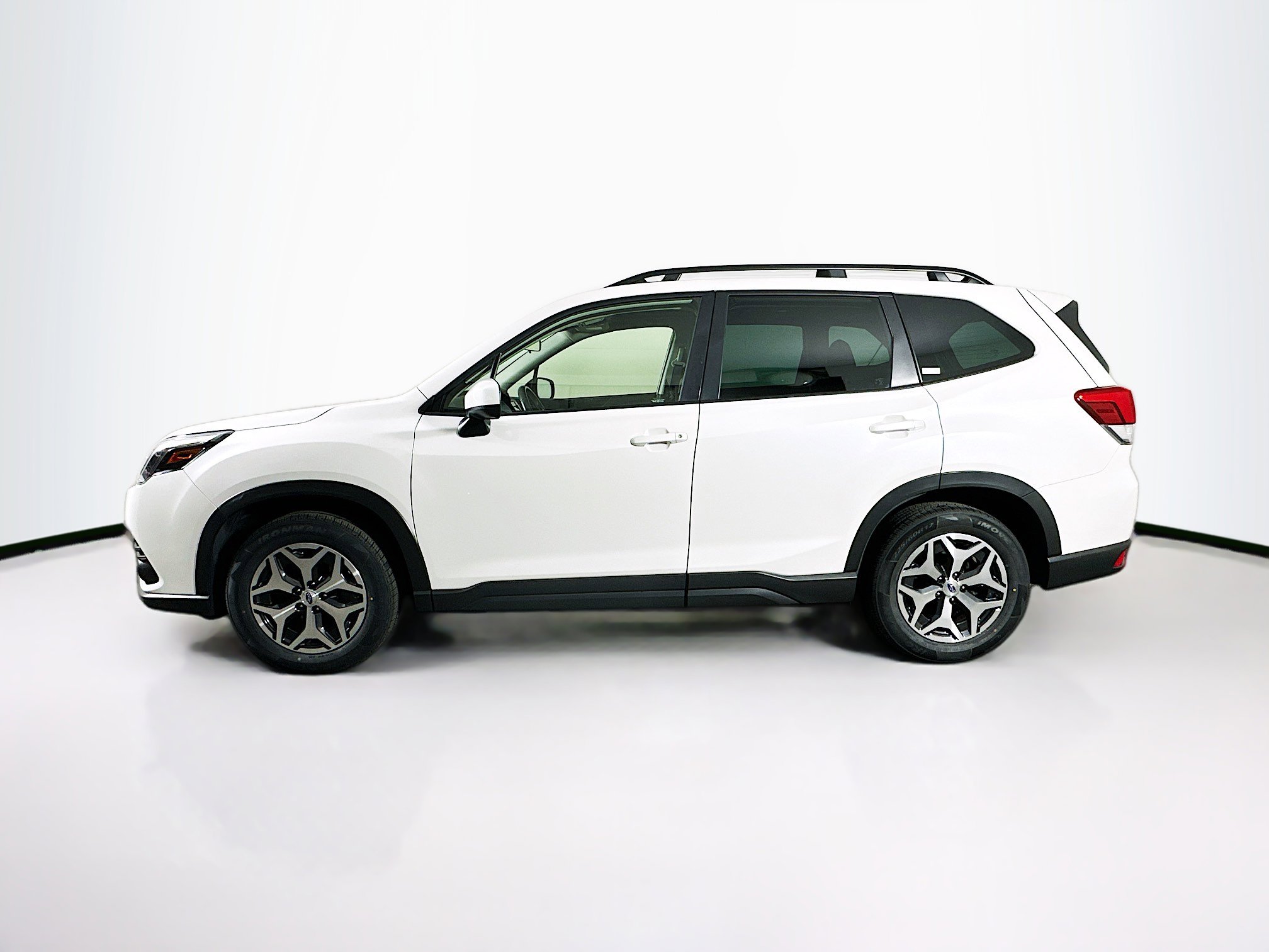 Used 2023 Subaru Forester Premium image 4