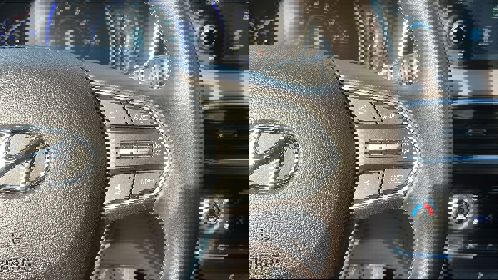 Used 2020 Hyundai Santa Fe SEL w/ Convenience Package image 15