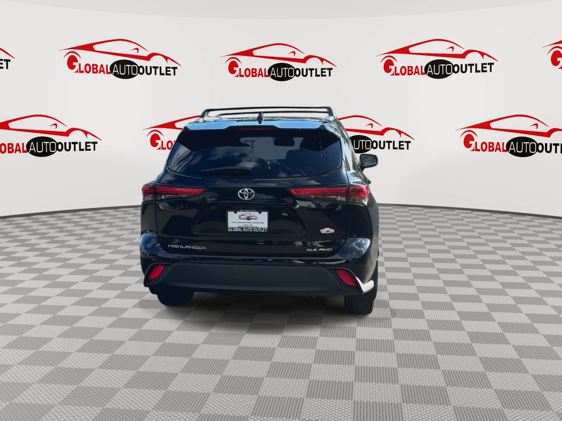 Used 2021 Toyota Highlander XLE AWD/4WD image 7