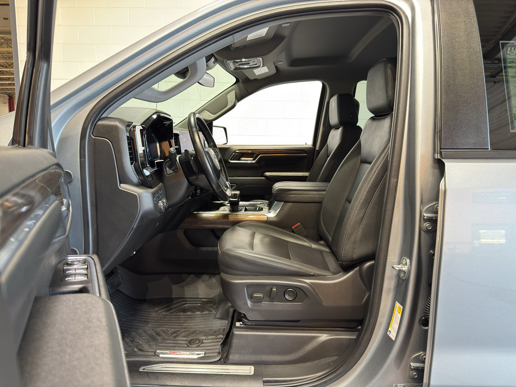 Used 2024 Chevrolet Silverado 1500 RST AWD/4WD image 19