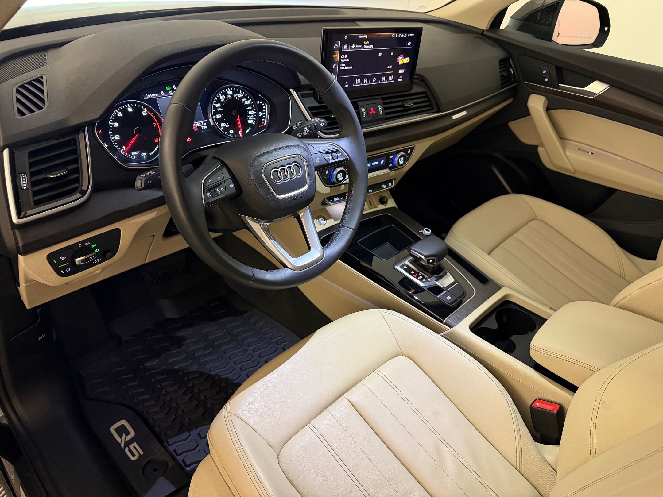 Used 2023 Audi Q5 2.0T Premium w/ Convenience Package AWD/4WD image 4