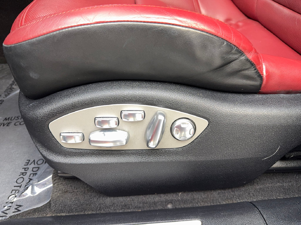 Used 2021 Porsche Macan Turbo AWD/4WD image 30