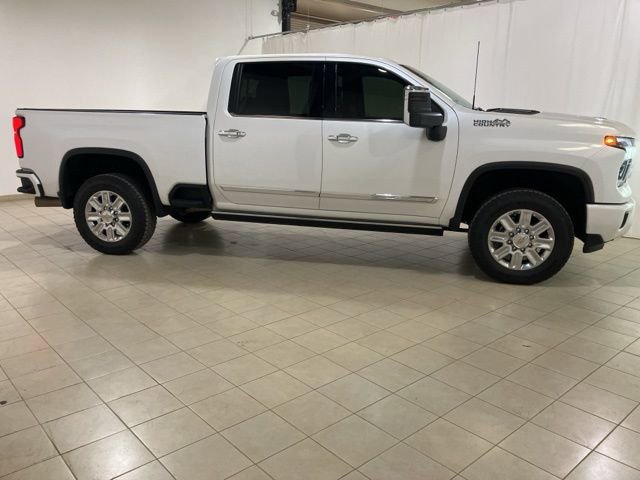Used 2024 Chevrolet Silverado 3500 High Country w/ Technology Package image 6