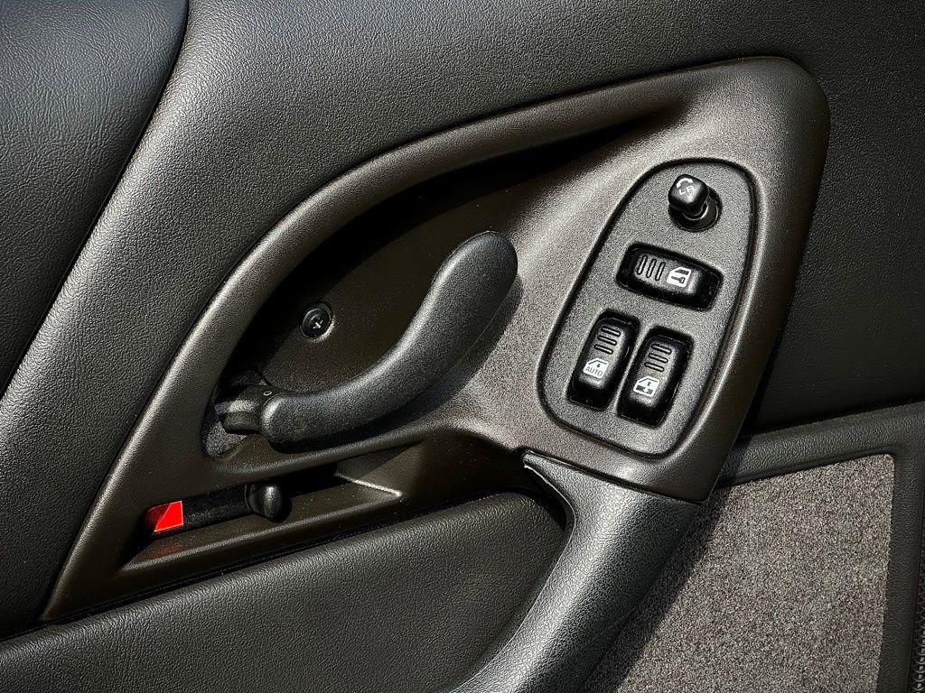 Used 2002 Chevrolet Camaro Z28 w/ Sport Appearance Pkg RWD image 34