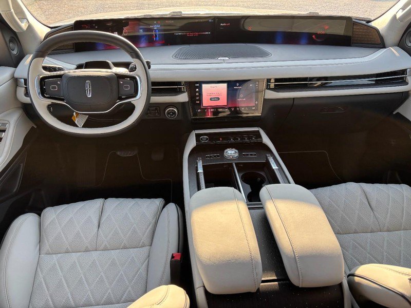 New 2027 Lincoln Navigator Black Label AWD/4WD image 14