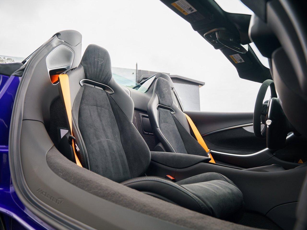 Used 2025 McLaren Artura Spider image 11