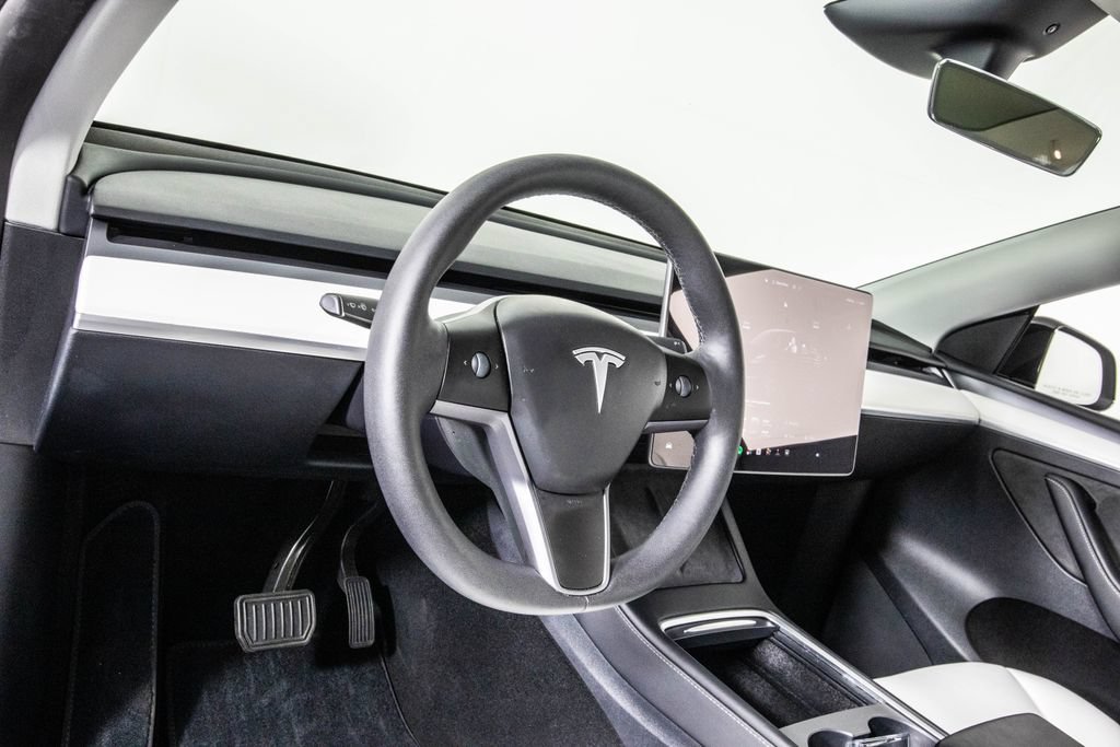 Used 2024 Tesla Model Y Long Range AWD/4WD image 18
