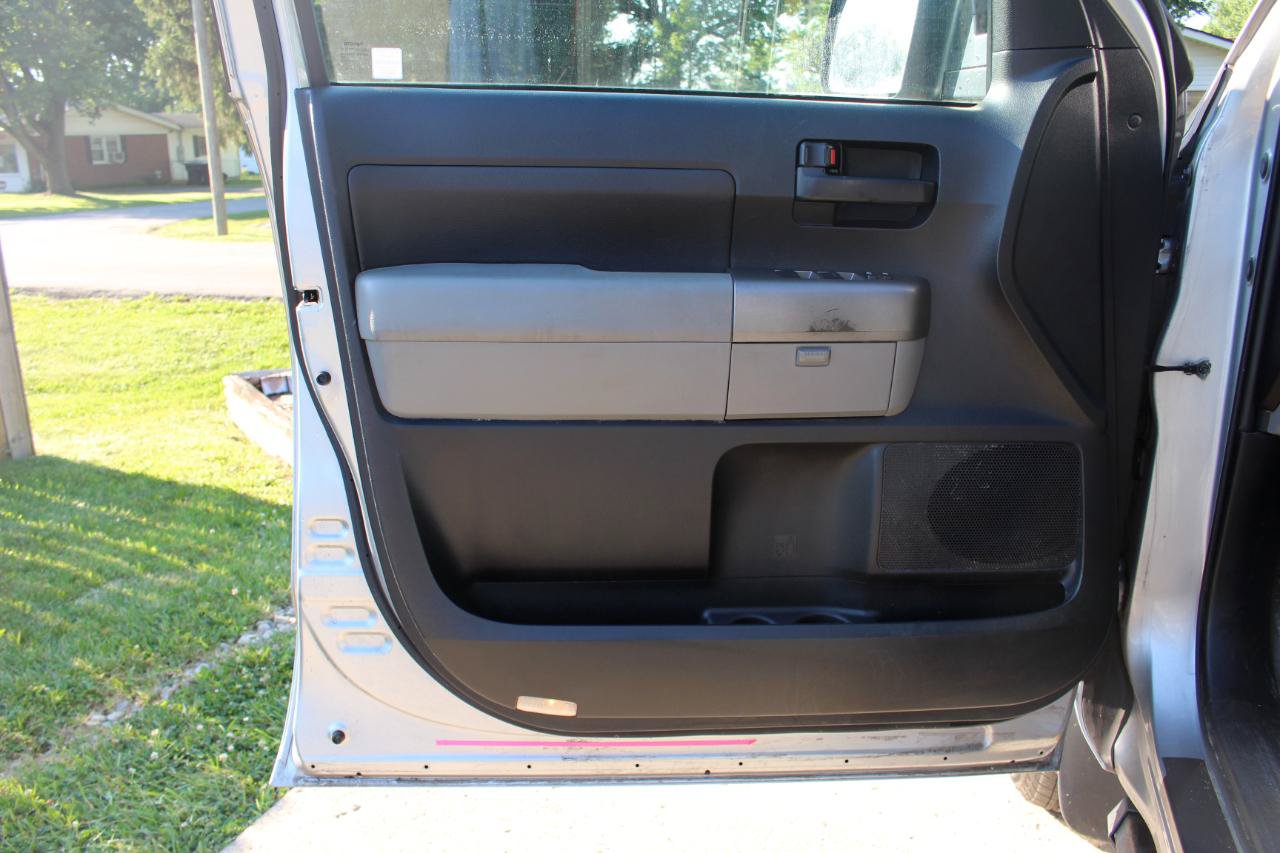 Used 2010 Toyota Tundra 4x4 Double Cab image 12