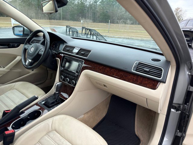 Used 2013 Volkswagen Passat TDI SEL Premium image 10