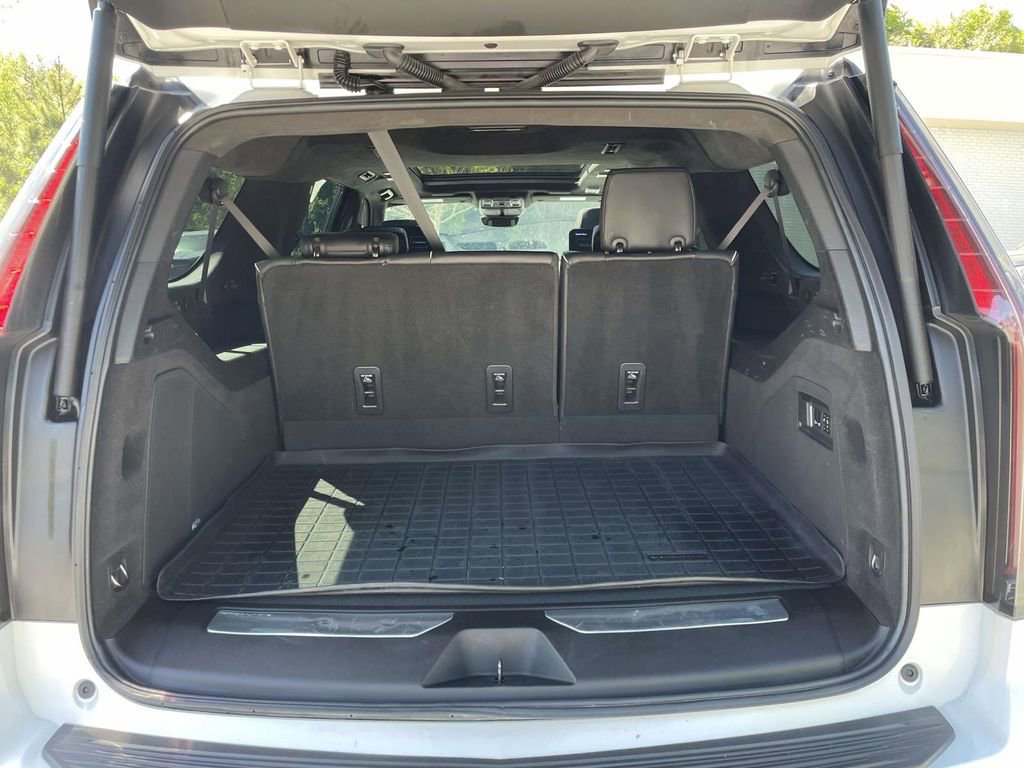 Used 2023 Cadillac Escalade ESV V w/ LPO, ONYX Package AWD/4WD image 11