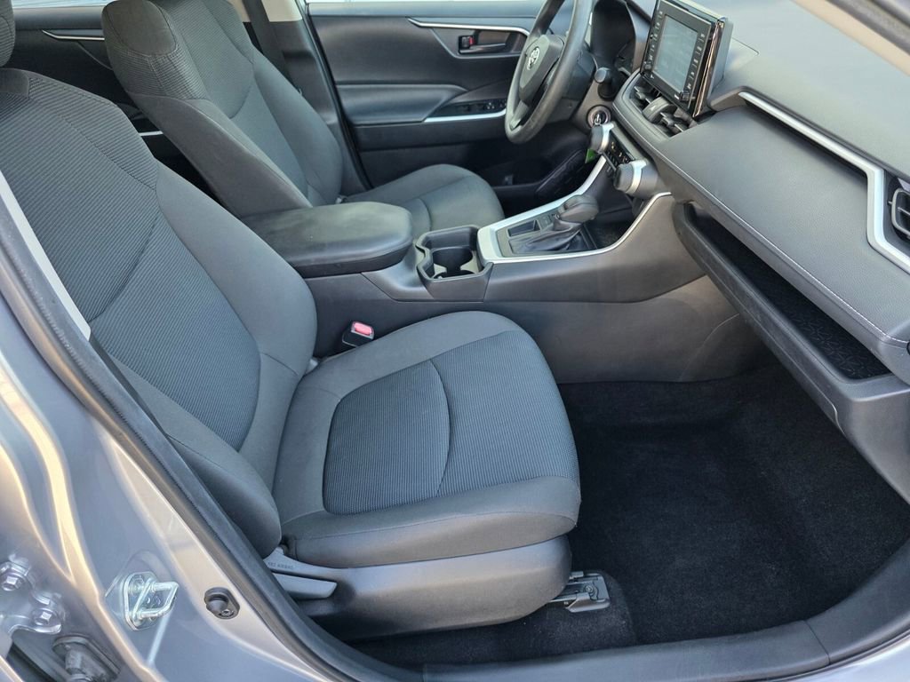 Used 2021 Toyota RAV4 LE image 30