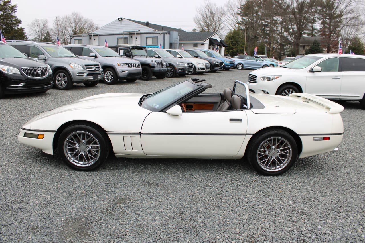 Used 1989 Chevrolet Corvette Convertible RWD image 10