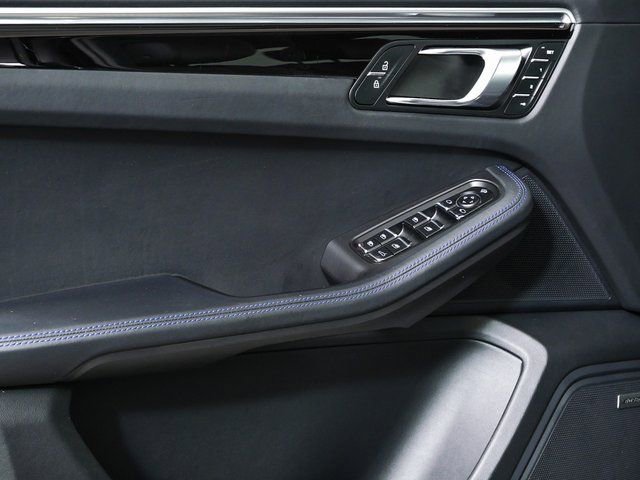 Certified 2023 Porsche Macan Turbo image 6