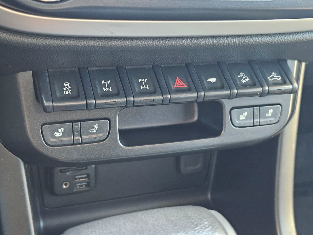Used 2019 Chevrolet Colorado ZR2 w/ Colorado ZR2 Bison Edition AWD/4WD image 32